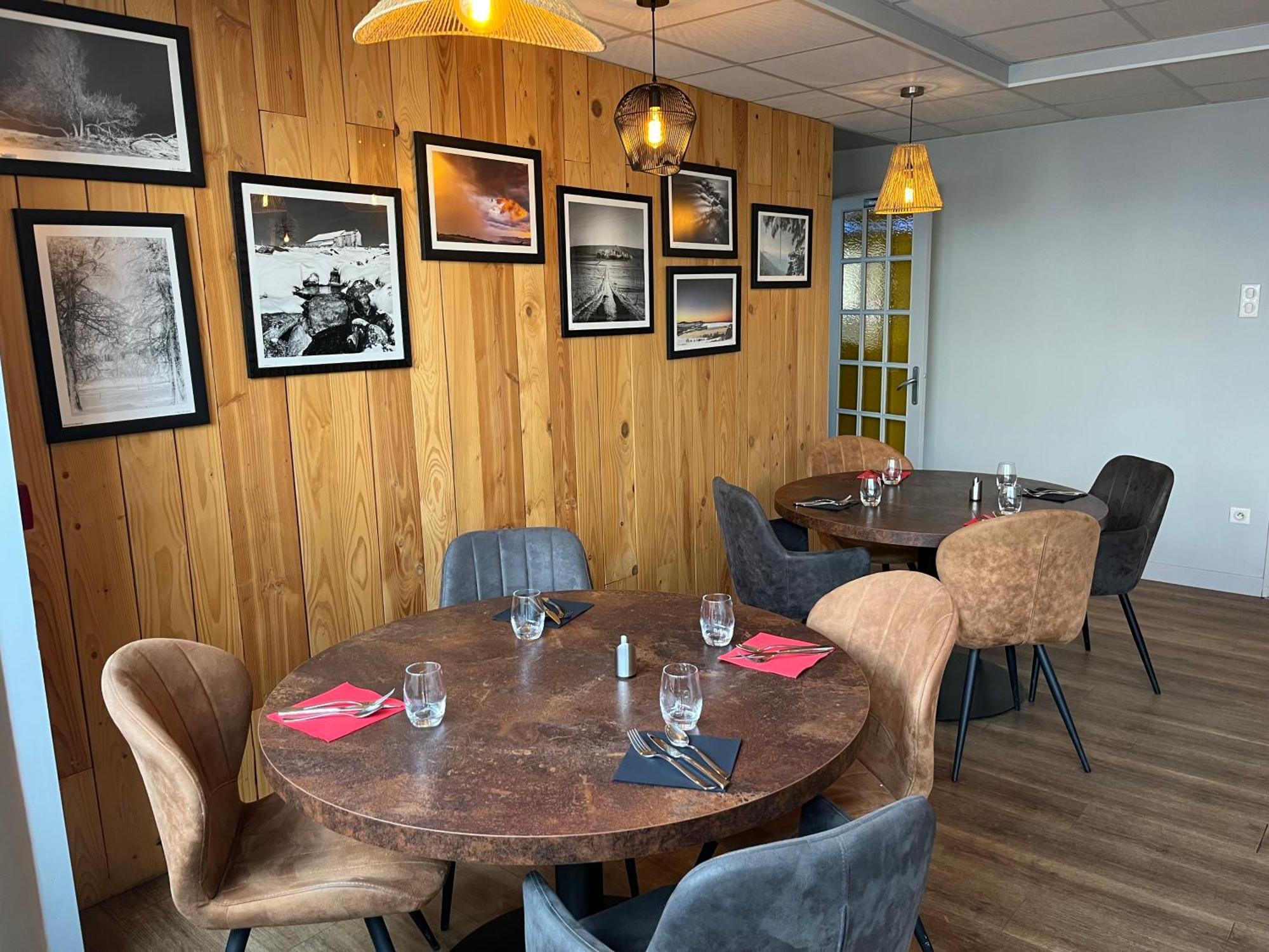 Logis Hotel Restaurant Des Voyageurs Saint-Paulien Esterno foto